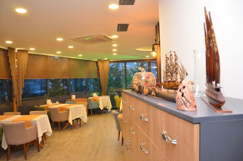 Grand Lark Hotel アダラー エクステリア 写真
